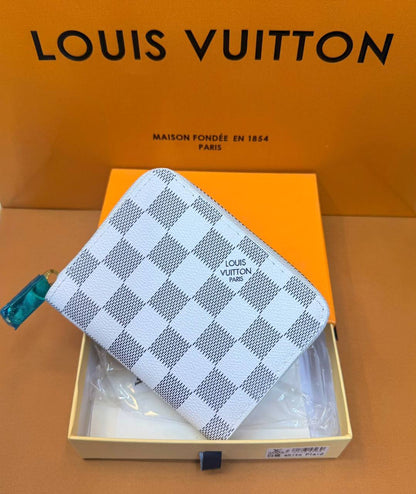 LV

With box 
🎁🎁🎁

35 dhs✅

Zain93
♥️♥️♥️