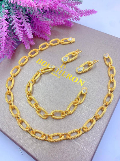 BOUCHRON SET 
Master 💫✨
NECKLACE BRACELET EARRINGS 
250 DHS✅
WITH GOOD BOX AND PAPER BAG🎁🛍️

Zain89
♥️♥️♥️