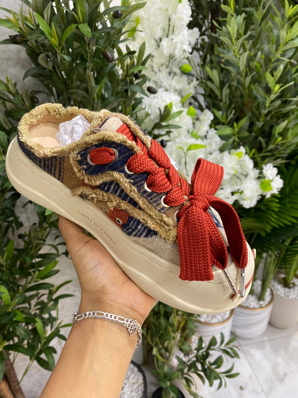 Ladies Fashion Shoes
65 dhs✅
size,35….43
💓💓

Zain161
❣️❣️❣️