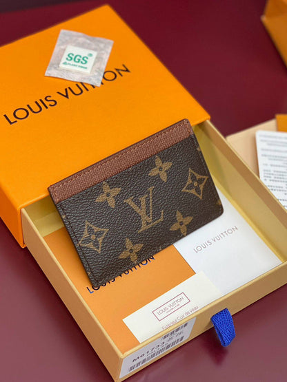 💞  *Lv*💞
💞*card holder*💞
210 dhs🪙🌨️

Zain275
♥️♥️♥️