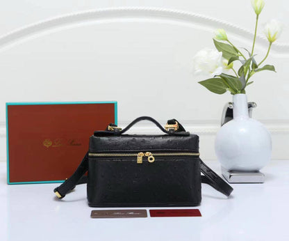 Loro Piana
85 dhs🪙💕

with box
🎁🎁🎁

Zain90
♥️♥️♥️