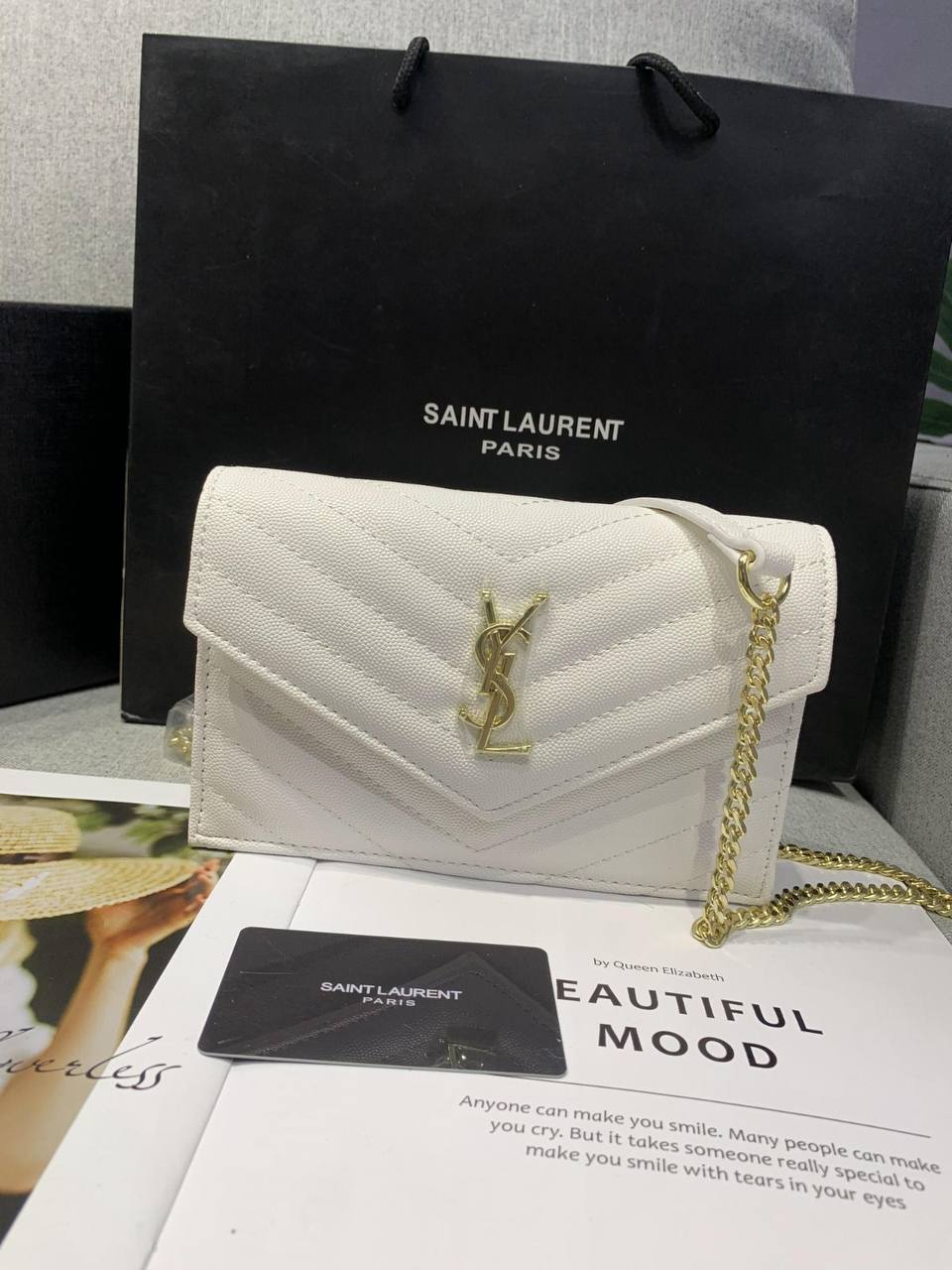 Ysl 
Best quality with box’s 
90 dhs✅
size 17 cm

Zain290
♥️♥️♥️
