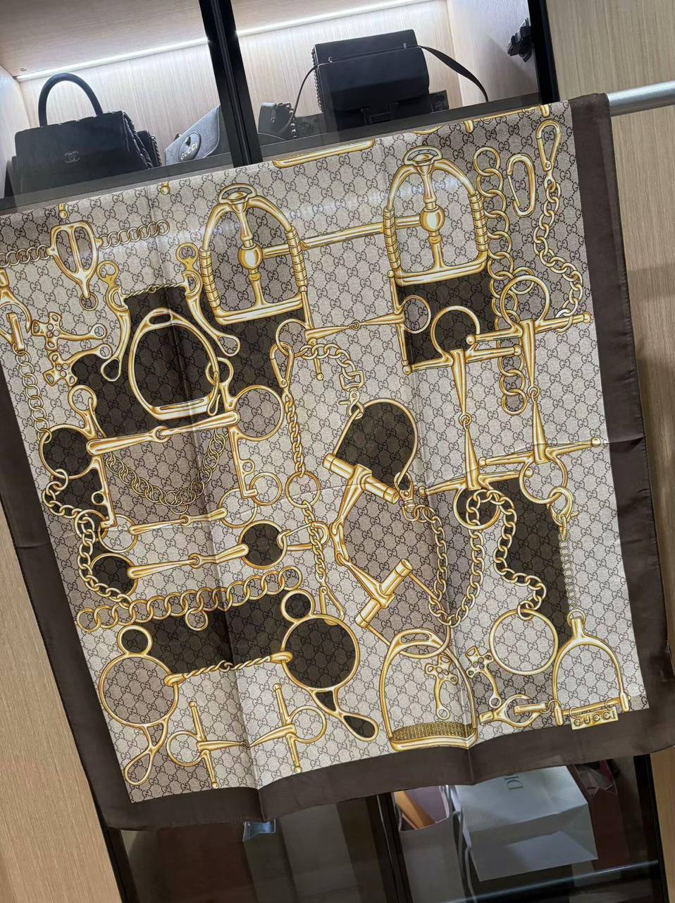 Silk scarf
40 dhs❣️

Zain60
❣️❣️❣️