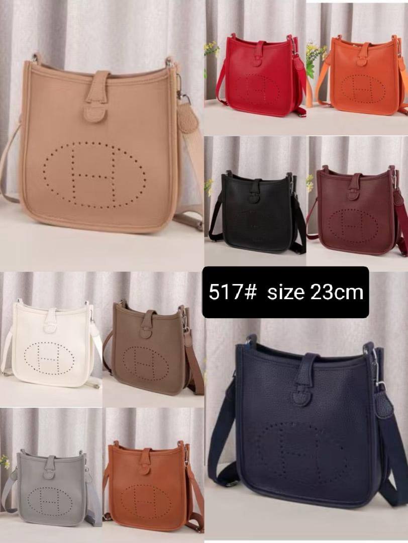 Hermes

90 dhs✅

with box
🎁🎁🎁

size 23cm

Zain26
♥️♥️♥️