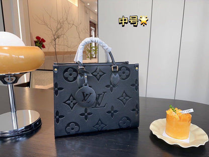 LV
95 dhs❤️   36cm
105 dhs❤️   41cm
Two size

Zain26
♥️♥️♥️