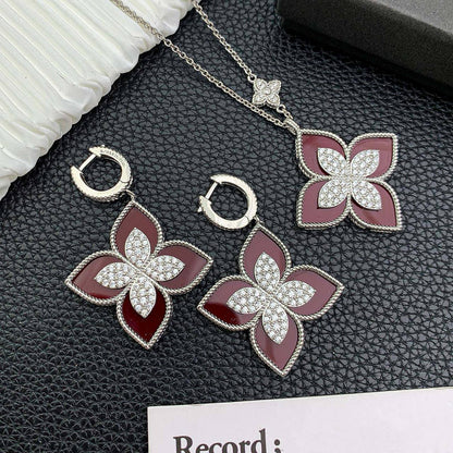 ROBERTO COIN
SET MASTER💫✨
NECKLACE EARRINGS
WITH BOX AND PAPER BAG 🎁🛍️
140 DHS✅

Zain89
♥️♥️♥️
