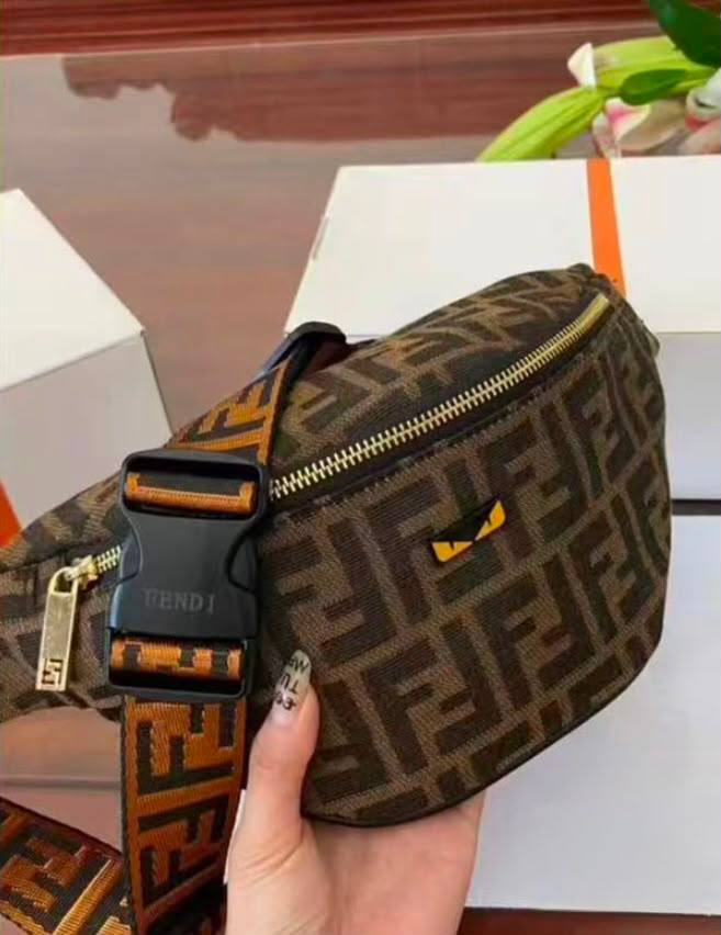 Gucci
With box
75 dhs🇦🇪🇦🇪

Zain93
♥️♥️♥️
