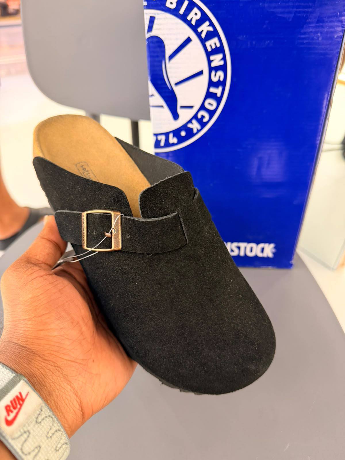 Birkenstock

110 dhs🇦🇪🇦🇪

Size : 40 to 46
Zain183
♥️♥️♥️