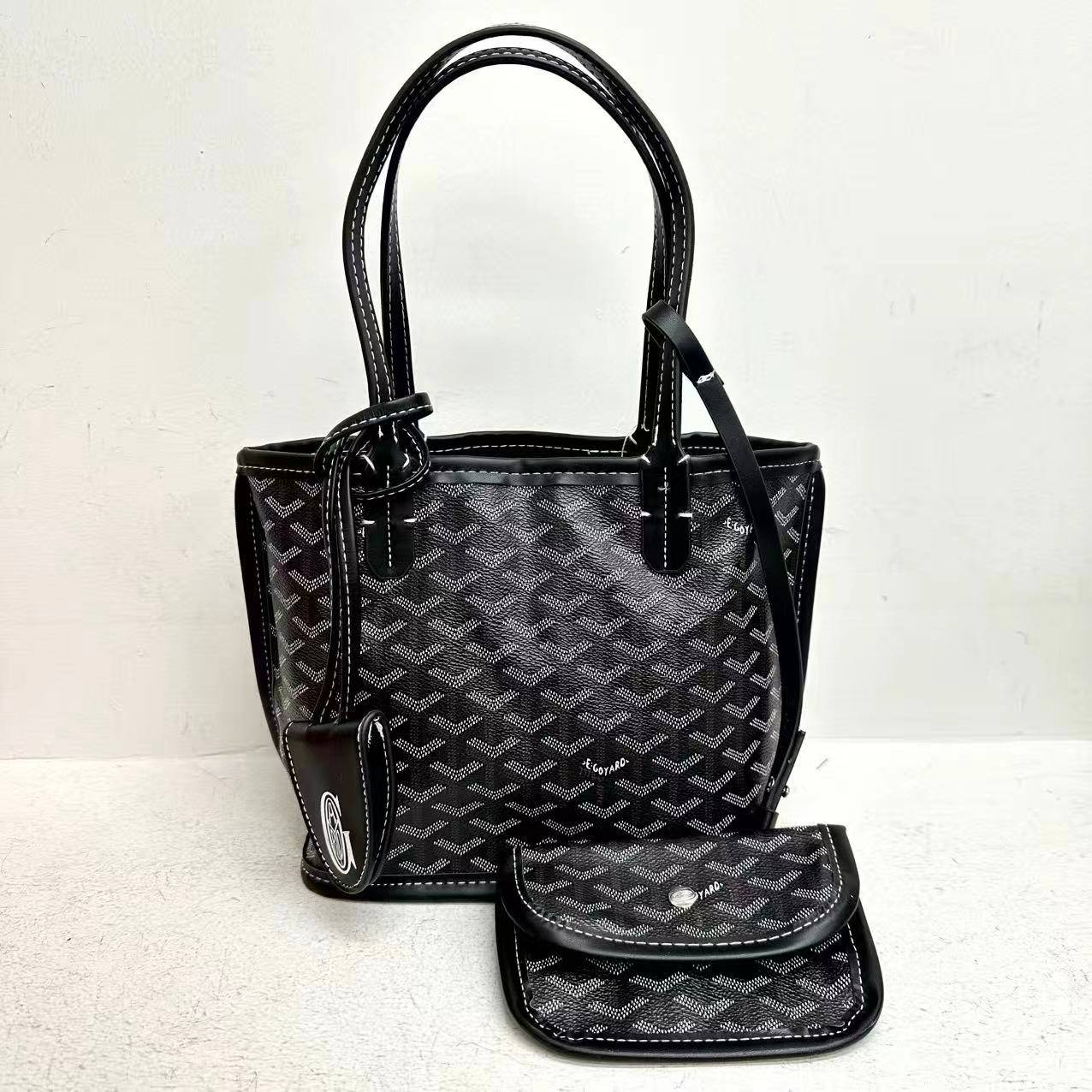 Goyard 
65 dhs✅

Zain232
♥️♥️♥️