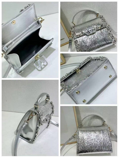 Valentino
105 dhs✅
Super good quality with box

Zain35
♥️♥️♥️
