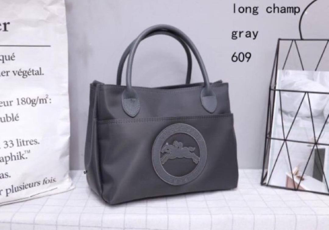 AVAILABLE

 LONGCHAMP 

HIGH QUALITY 🎁

85 dhs🇦🇪🇦🇪

Zain169
♥️♥️♥️
