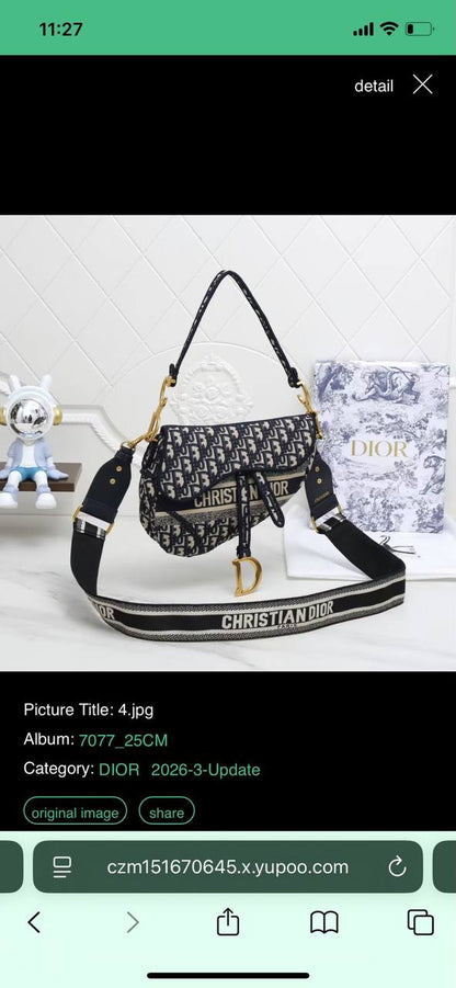 Dior 
Best quality with box’s 
120 dhs🇦🇪🇦🇪
size 25 Cm

Zain290
♥️♥️♥️