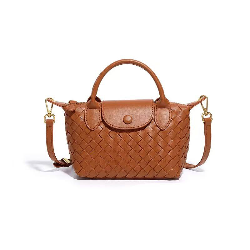 BOTTEGA 
80 dhs💓
size 22 cm🤝🤝

Zain161
♥️♥️♥️
