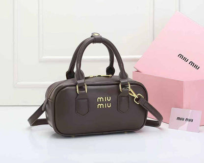 Miu Miu
Quality 💯
Size 24cm
100 dhs✅
With box 📦

Zain70
♥️♥️♥️