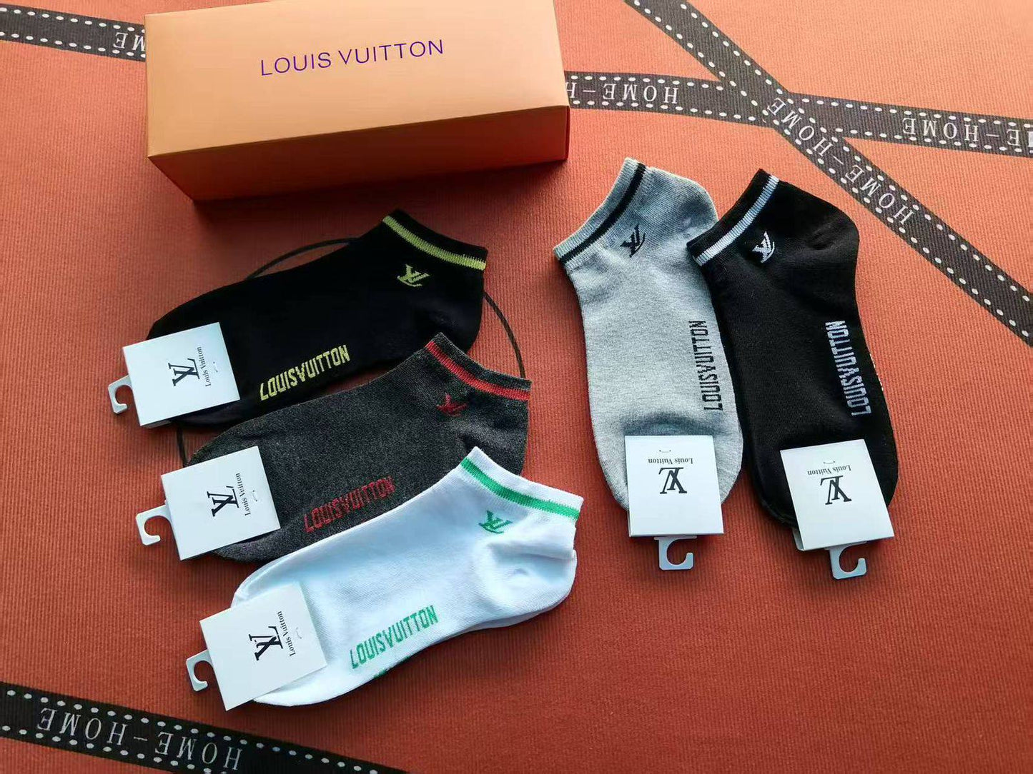 SOCKS 🆕
45 DHS💓
WITH GOOD BOX 📦

Zain28
♥️♥️♥️