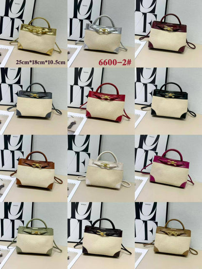 BOTTEGA VENETA 
NEW CAME GOOD QUALITY 

WITH BOX  
🎁🎁🎁

115 dhs🪙🖤
SIZE: 25cm

Zain39
♥️♥️♥️