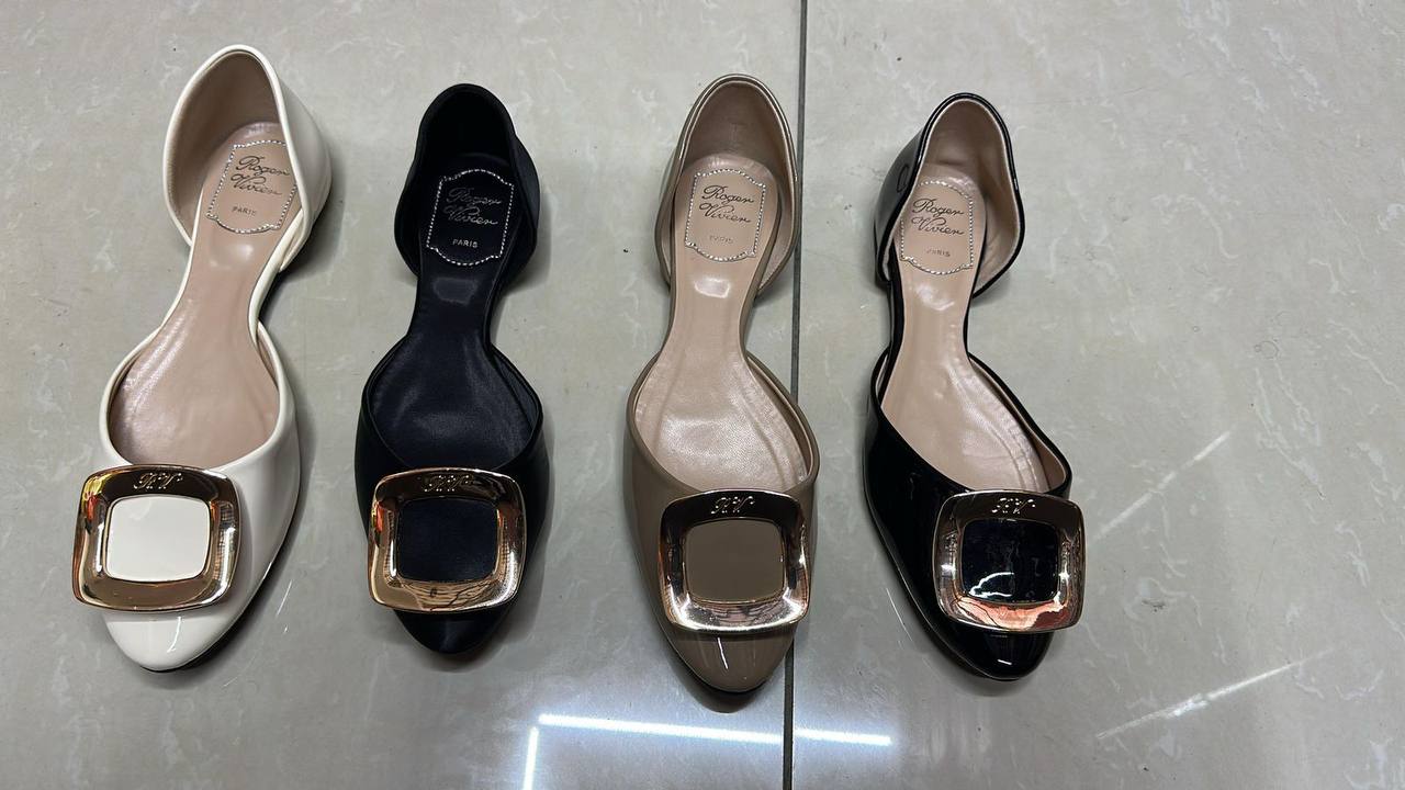 RV

size 36 to 41

120 dhs💓

Zain103
♥️♥️♥️