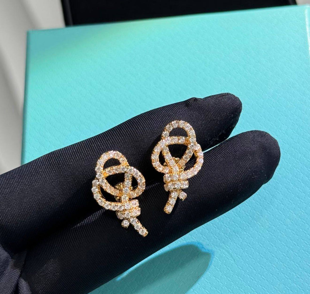 TIFFANY
Necklace &Earing 
Master 
With normal box 🎁
100 dhs🇦🇪🇦🇪


With master box💫
120 dhs🇦🇪🇦🇪


Zain263
♥️♥️♥️