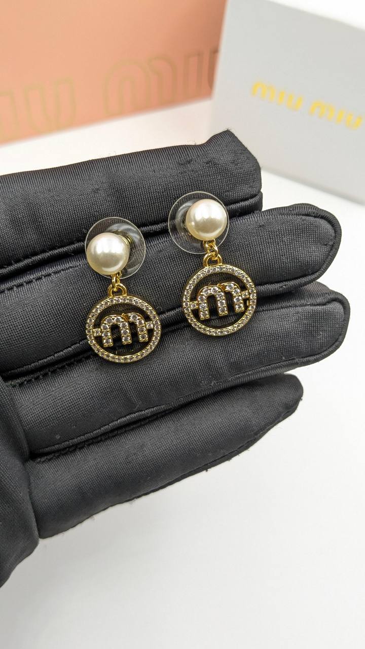 *Miu Miu* 
*Master Quality* 
*Earrings*

80 dhs🪙💚
 with Normal Box 🎁

Zain210
♥️♥️♥️