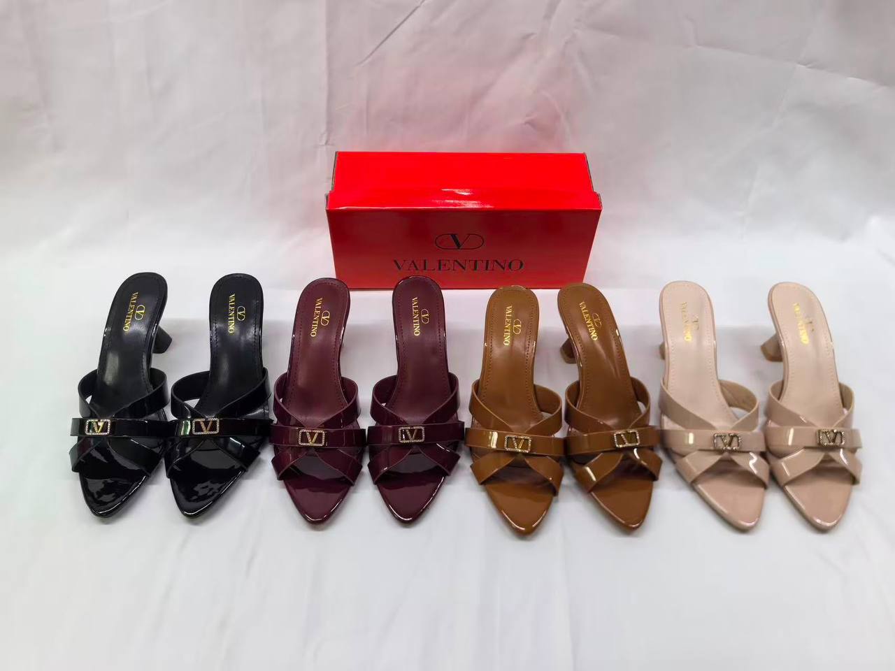Valentino 
85 dhs✅
size 36…….41 

Zain161
♥️♥️♥️