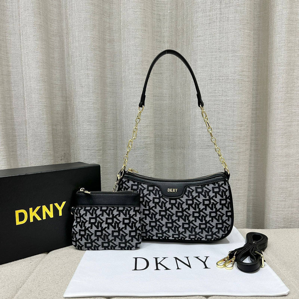DKNY

 NEW CAME 

GOOD QUALITY 

WITH BOX 

90 dhs🇦🇪🇦🇪

Zain39
♥️♥️♥️