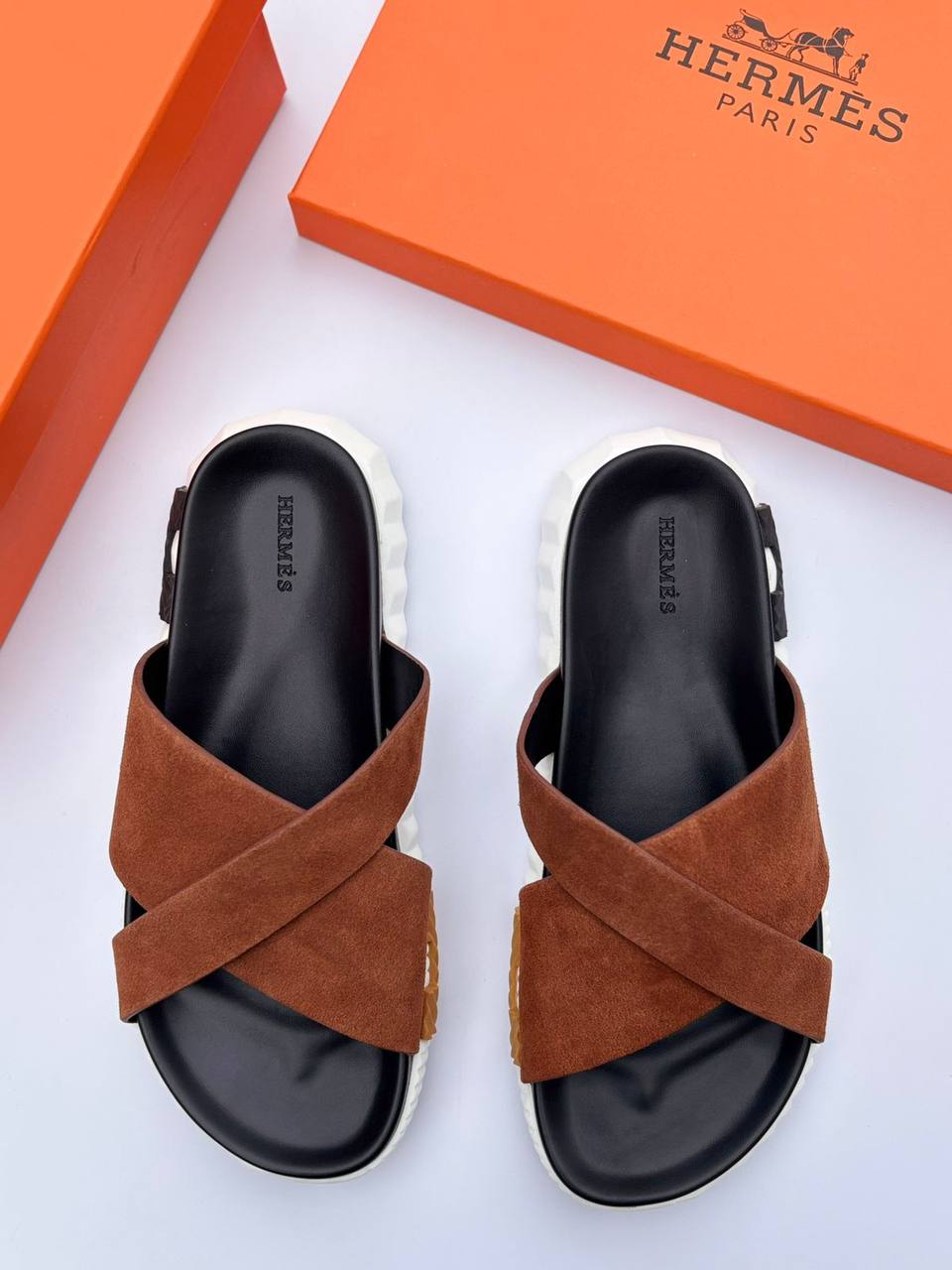 Hermes slipper (men) 
120 dhs🪙🌨️
Size 40-45

Zain55
♥️♥️♥️