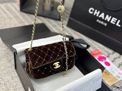 Chanel 
Master
280 dhs🪙🌨️
#20cm❤️💁‍♂️
##with box🥰🥰

Zain228
♥️♥️♥️