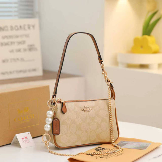 COACH
Best quality 

with box’s
🎁🎁🎁

85 dhs✅
size 18 cm

Zain290
♥️♥️♥️