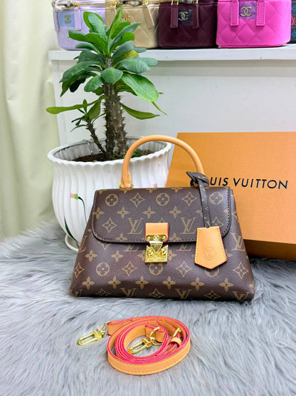 LV

SIZE  23CM 
With BOX

110 dhs🇦🇪🇦🇪

Zain51
♥️♥️♥️