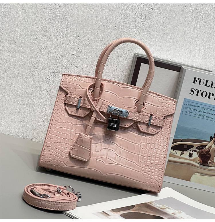 HERMES
Best quality 

with box
🎁🎁🎁

110 dhs✅
size 20Cm

Zain290
♥️♥️♥️