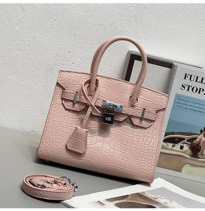 HERMES
Best quality 

with box
🎁🎁🎁

110 dhs✅
size 20Cm

Zain290
♥️♥️♥️