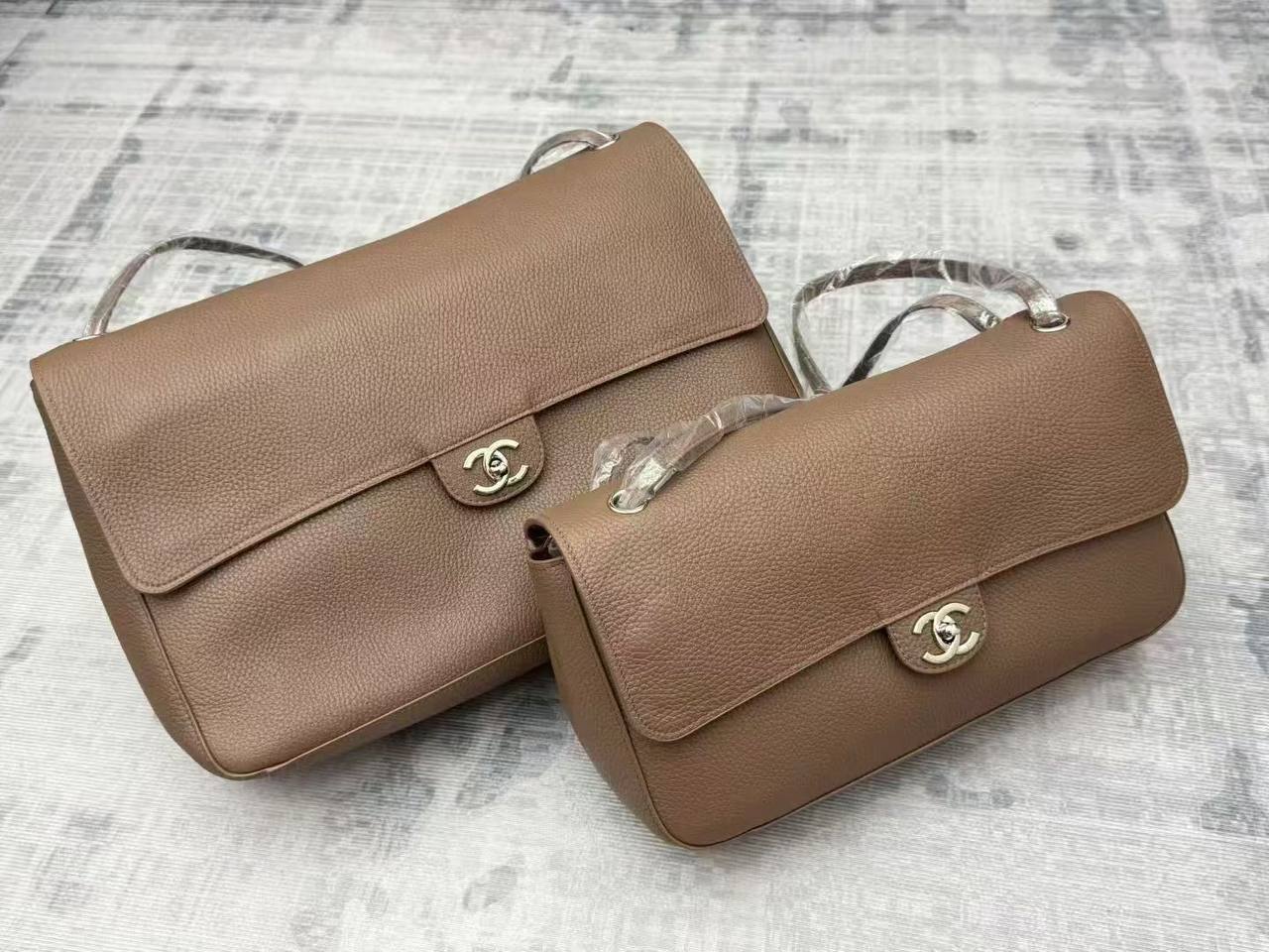 Chanel
Master🌺🌺
#40cm=410 dhs✅
#32cm=400 dhs✅🥰🥰

Zain228
♥️♥️♥️