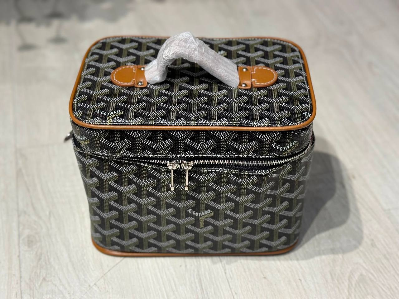 Goyard Muse Vanity Case
20*14*15cm
High quality 
110 dhs✅

Zain43
♥️♥️♥️