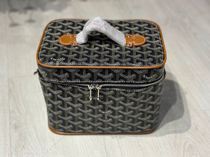Goyard Muse Vanity Case
20*14*15cm
High quality 
110 dhs✅

Zain43
♥️♥️♥️