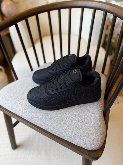 DIOR 
*AAA quality*
*size:40 to 46*
450 dhs🇦🇪🇦🇪

Zain185
♥️♥️♥️