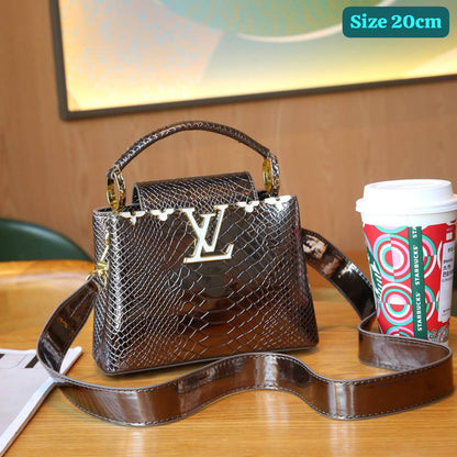 LV

Good quality 

with box 
115 dhs🇦🇪🇦🇪🇦🇪

Zain186
♥️♥️♥️