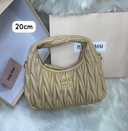 Miu Miu
95 dhs✅ 

with box
🎁🎁🎁

Zain72
♥️♥️♥️