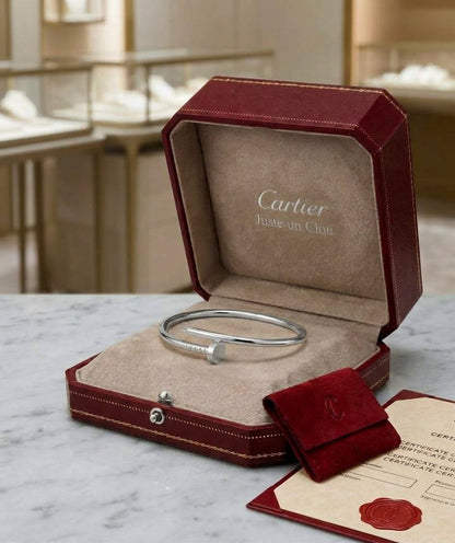 Cartier 😍
Bangle 🦋
Master quality 💯  
Size: 14
75 dhs🇦🇪🇦🇪🇦🇪

Zain312
♥️♥️♥️♥️