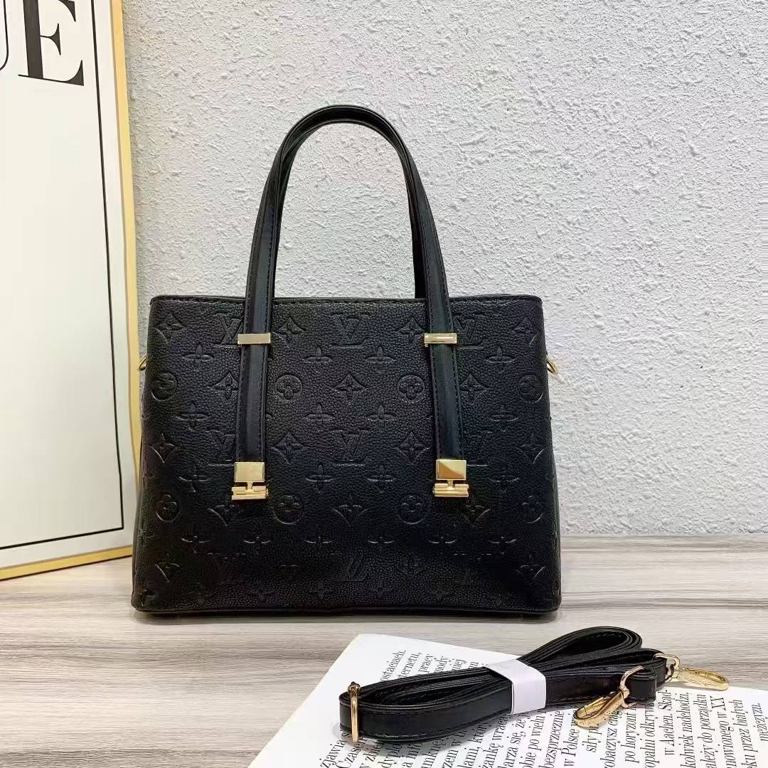 LV
GOOD quality 
110 dhs💓

Zain200
♥️♥️♥️