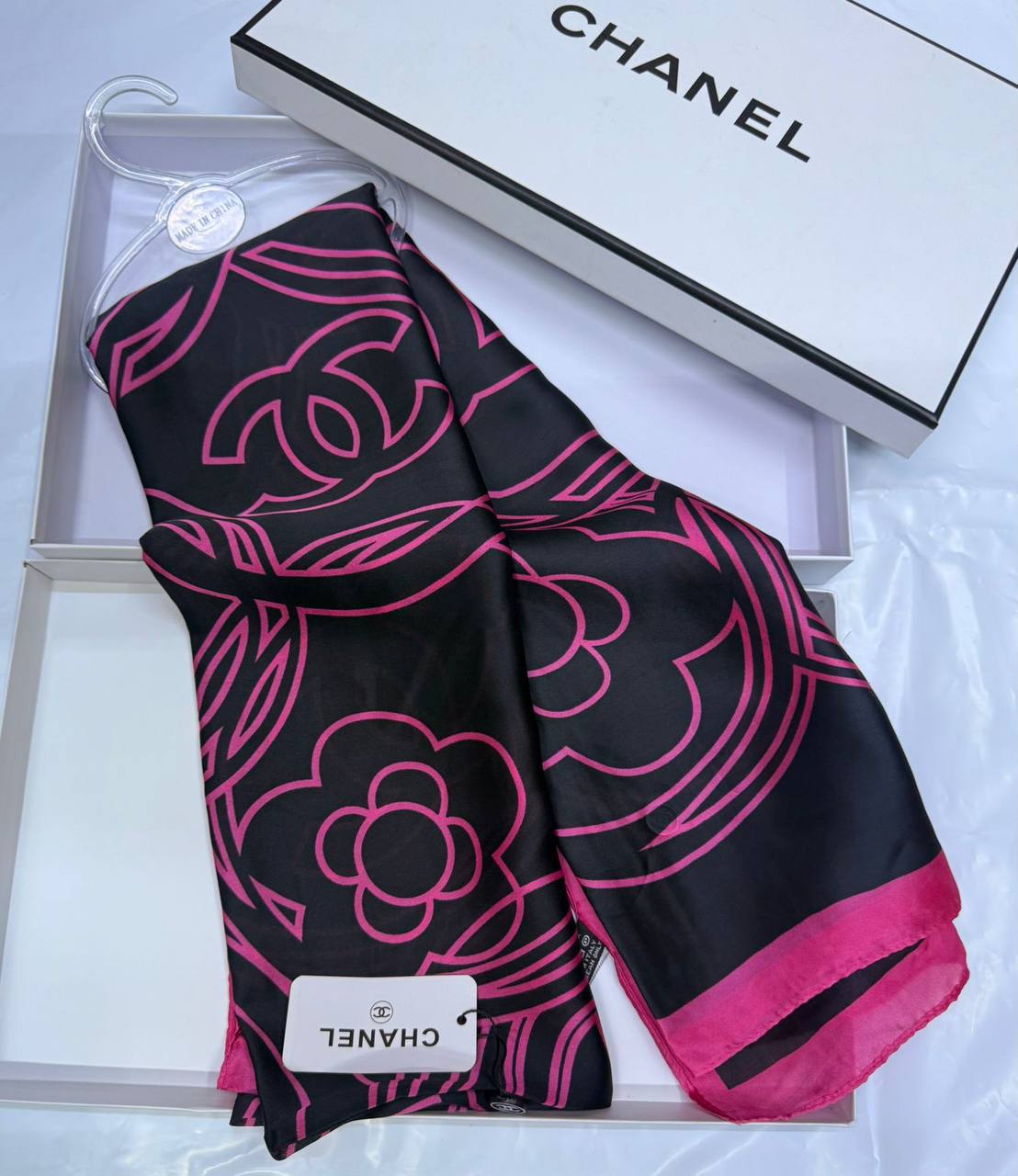 Silk scarf 🧣 
40 dhs✅

With box🎁
55 dhs✅

Zain93
♥️♥️♥️