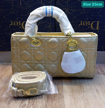 Dior
Good quality 
with box 🎁🎁🎁
120 dhs✅

Zain186
♥️♥️♥️