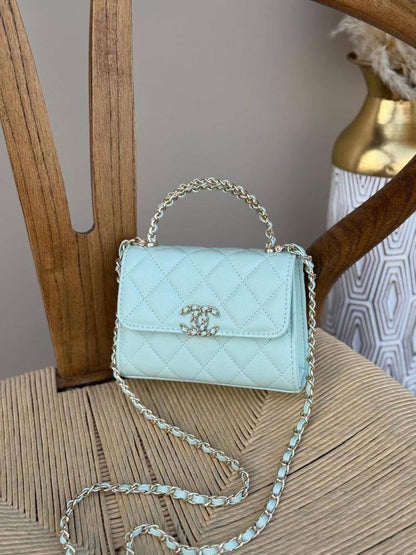 Chanel 
90 dhs🇦🇪🇦🇪
with box
size 15×6×12cm

Zain42
♥️♥️♥️