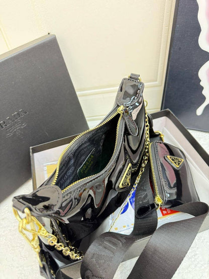 Prada
24 cm 
with box 
🎁🎁🎁

85 dhs💓

Zain17
♥️♥️♥️