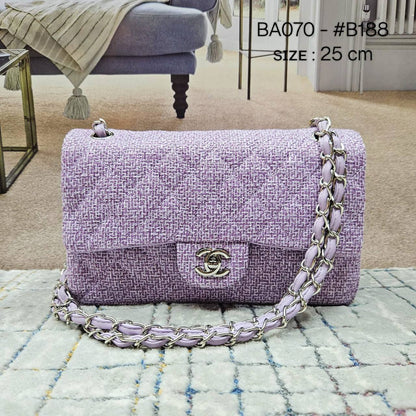 CHANEL ᴄʟᴀssɪᴄ
ᴛᴡᴇᴇᴅs ᴍᴀᴛᴇʀɪᴀʟ
sʟɪɴɢ ʙᴀɢ 
sɪᴢᴇ : 25 cm
ᴡɪᴛʜᴏᴜᴛ BOX

105 dhs💓

Zain31
♥️♥️♥️