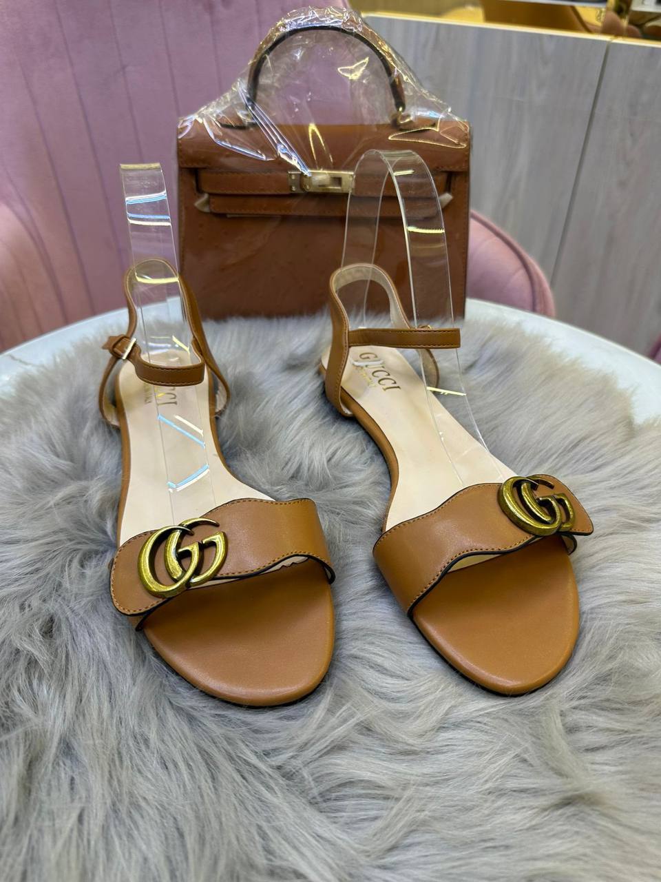 Gucci 

size 36 to 41

85 dhs🪙🌨️

Zain146
♥️♥️♥️