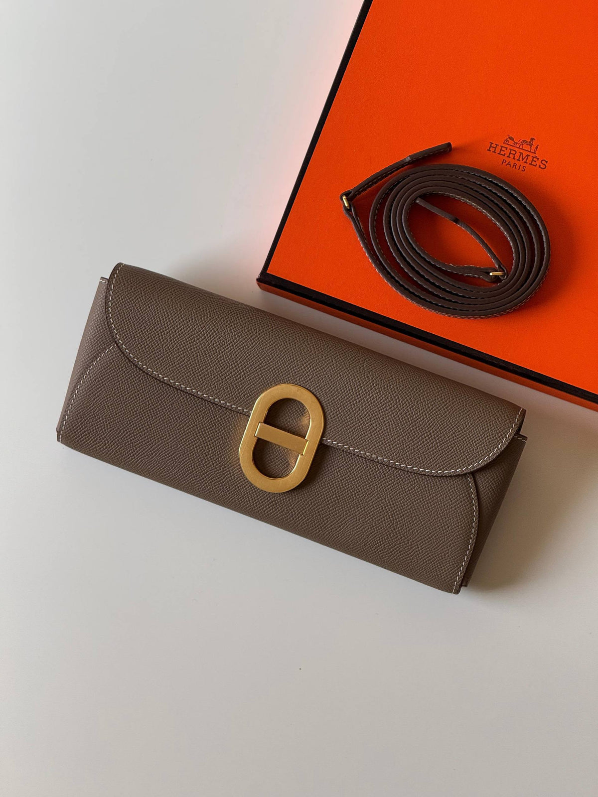 Hermes 
clutch 

23cm 💕
Master quality😍
with box❤️
340 dhs🇦🇪🇦🇪

Zain52
♥️♥️♥️