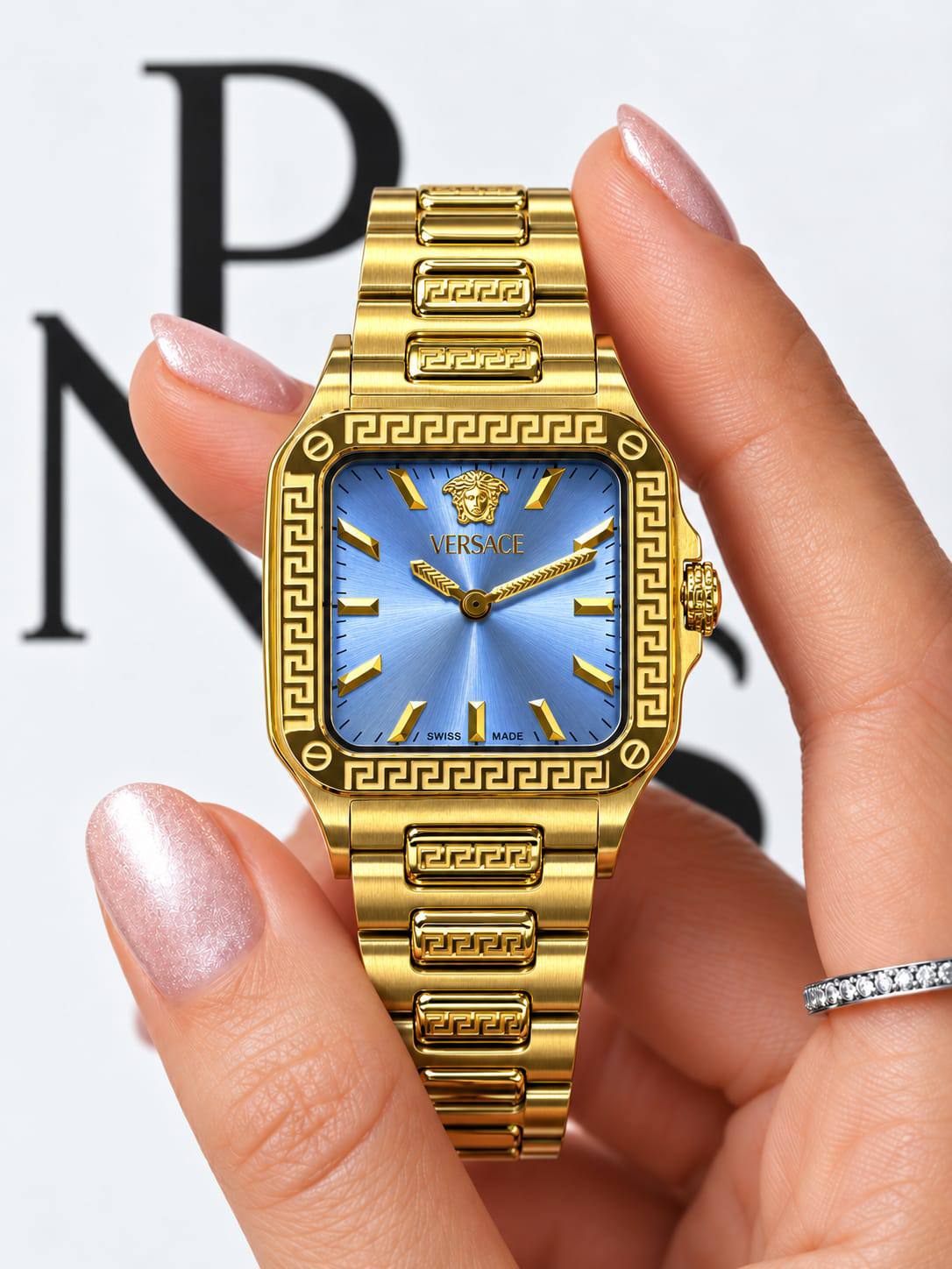 Versace 

watch for ladies 

good quality
280 dhs🇦🇪🇦🇪🇦🇪

Zain59
♥️♥️♥️