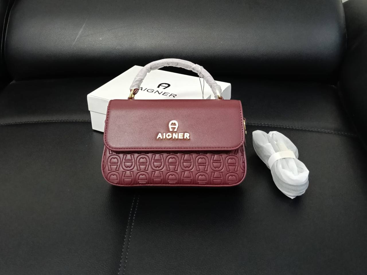 MK
Aigner
90 dhs🇦🇪🇦🇪
size 20cm
with box

Zain26
♥️♥️♥️