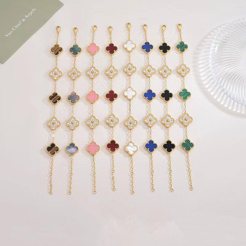 VCA BRACELET
WITH STONES
MASTER QUALITY✨💫
70 DHS🇦🇪🇦🇪
 WITH BOX AND PAPER BAG🛍️🎁

Zain89
♥️♥️♥️