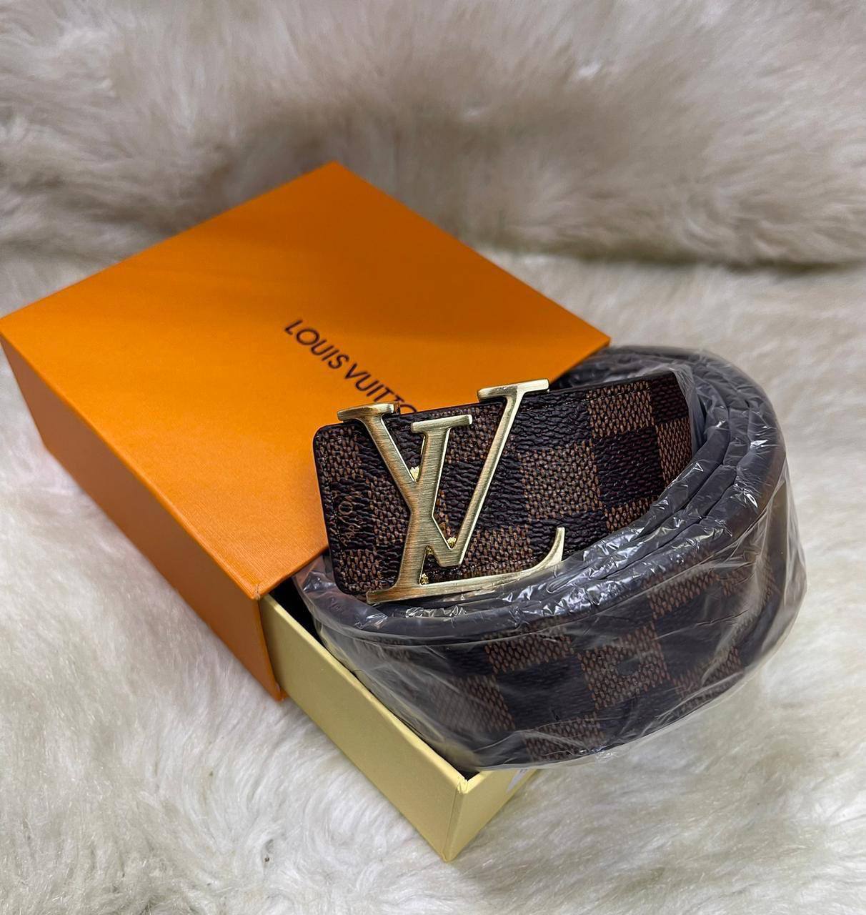 LV mens belt
wide 4.0cm
with box
🎁🎁🎁

35 dhs🪙💚

Zain136
♥️♥️♥️